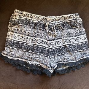 Fancy laced trimmed shorts